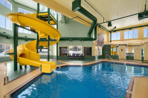 ทัศนียภาพ, Super 8 By Wyndham Calgary Shawnessy Area near สวนสาธารณะฟิช ครีก