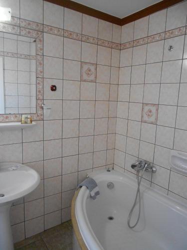 Hotel Admitos - image 5