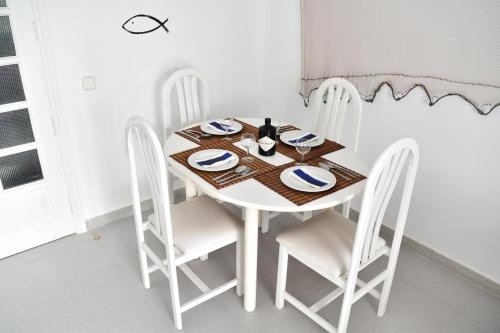 Puerto del Carmen center - New Apartment by the pool and private parking