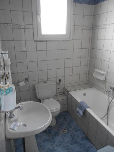 Hotel Admitos - image 11