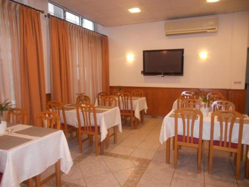 餐廳, 阿德米托斯酒店 (Hotel Admitos) in 沃洛斯