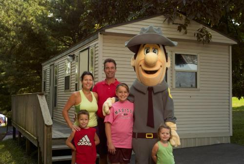 Yogi Bear's Jellystone Park Camp-Resort Wisconsin Dells - image 5