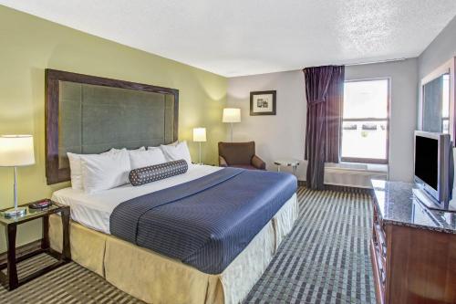 Days Inn by Wyndham Great Lakes - N. Chicago