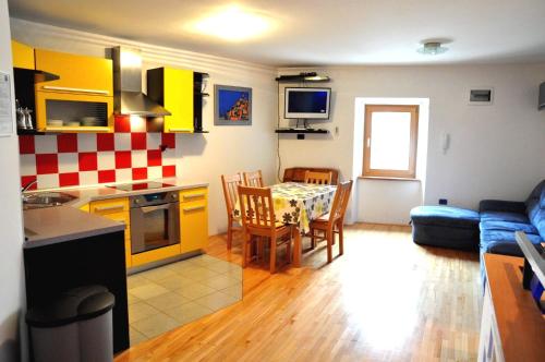 Penthouse Alma Vivoda