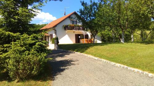  Apartment Lorena in Rakovica