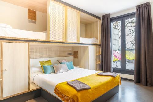 Room, deluxe, family, private bathroom