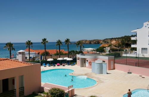 Swimming pool, Apartamentos Coral do Vau in Praia do Vau
