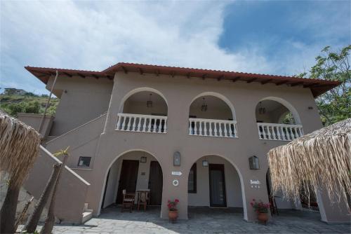 The Beach House - Apartments & Studios 5