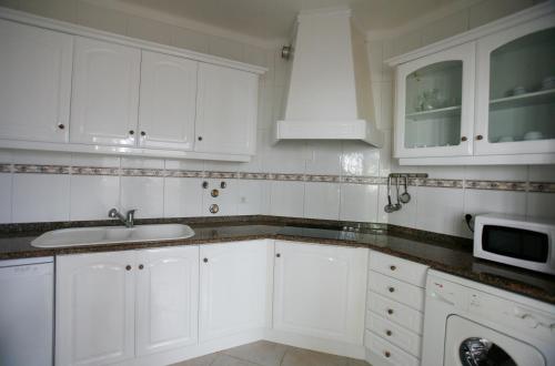 Kitchen, Apartamentos Coral do Vau in Praia do Vau