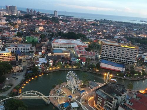 LUXURY 3BR Penthouse I The Shore Hotel & Residence I Seaview I Poolview I 6-9Pax