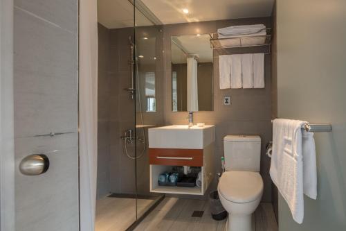 room detail thumbnail 2