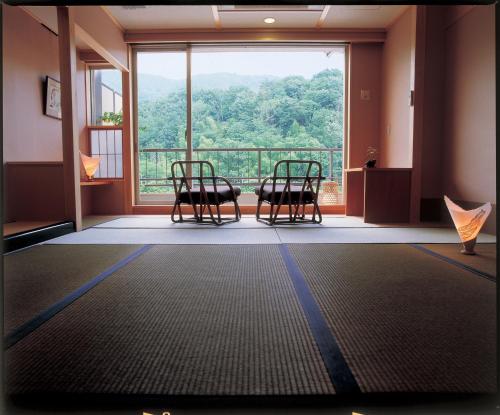 Japanese-Style Deluxe Family Room - Smoking