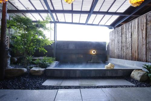 Open air bath, Kikunoya in Miyajima
