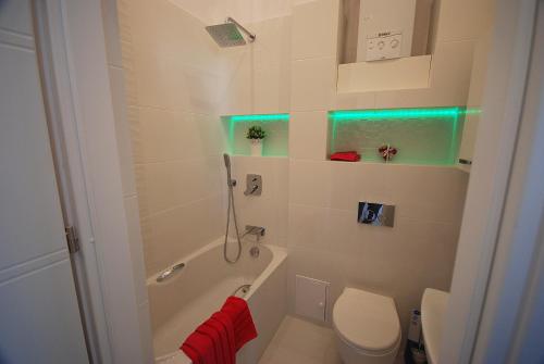 Nowy Apartament Wilcza, Varšava (fotografie 8)