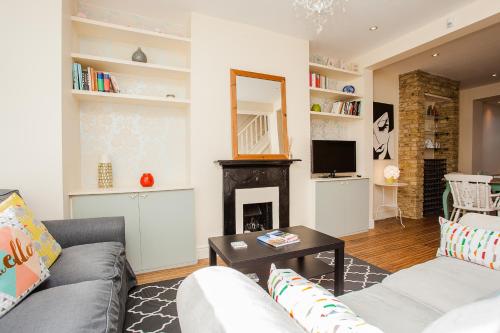 Bright Spacious 3bd Family Home In Shepherd's Bush, , London