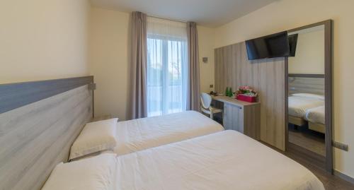 Hotel Panineria Colombera Rossa 5