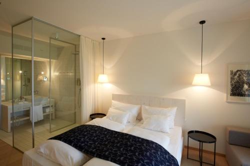 1 queen bed