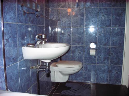 Jordaan Canal View Apartment, Amsterdam (photo 10)