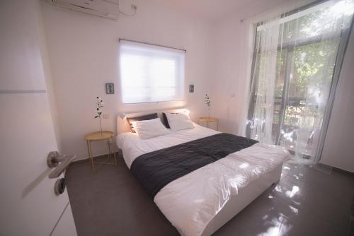 

A luxury 2BR Near Hilton Beach