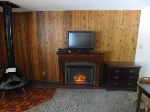 The Tamarack Lodge - image 2
