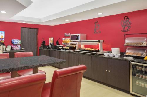 Food and beverages, Ramada by Wyndham Miami Springs/Miami International Airport in Miami (FL)