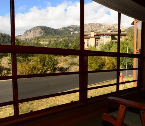 Aspen Creek by 101 Great Escapes - image 6