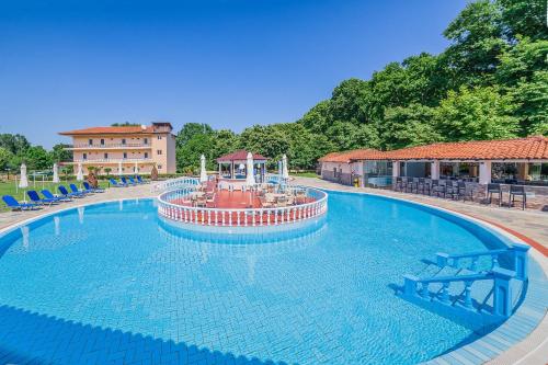 Sintrivanis Resort Beach. - image 8