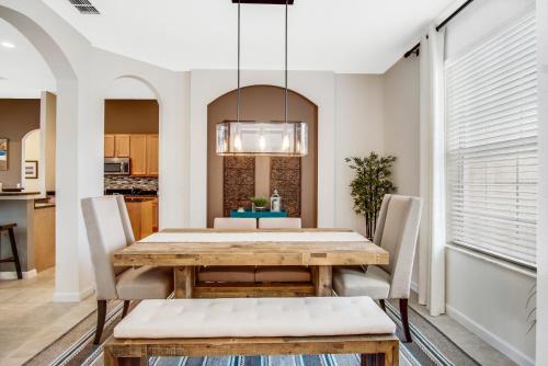 Luxury Pool Homes @ Solterra - Game Rooms Lazy River & More - Close to Disney - image 6