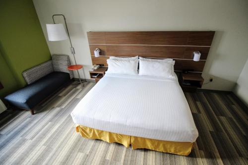 Holiday Inn Express & Suites Houston - Memorial Park Area by IHG in Houston, USA
