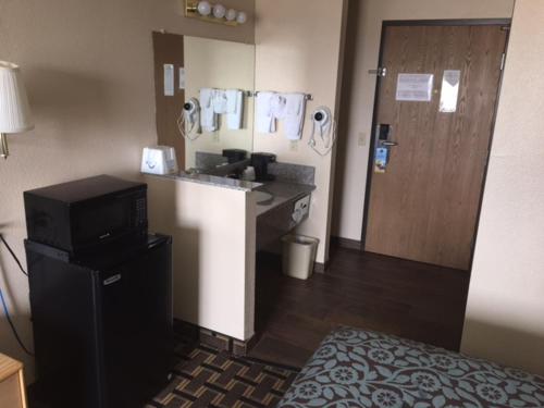 Days Inn by Wyndham Hurricane/Zion National Park Area - image 2