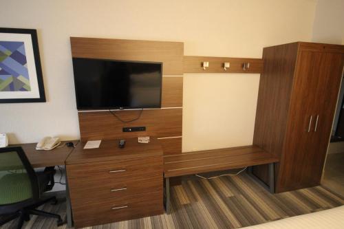 Holiday Inn Express & Suites Houston - Memorial Park Area an IHG Hotel - image 4