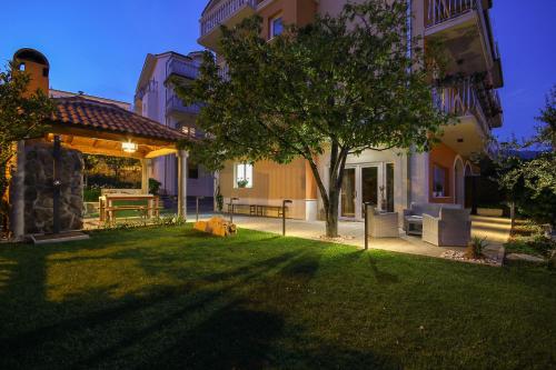 Apartments MEC & TIK · Split