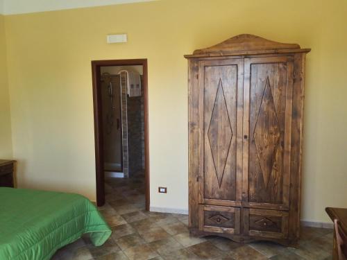 1 double bed, 2 twin beds