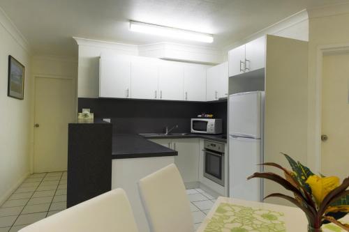 Two Bedroom, One Bathroom Apartment with Balcony/Patio image 7