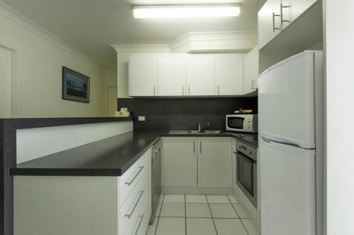 Two Bedroom, One Bathroom Apartment with Balcony/Patio image 8