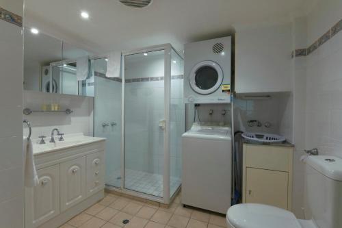 Two Bedroom, One Bathroom Apartment with Balcony/Patio image 6