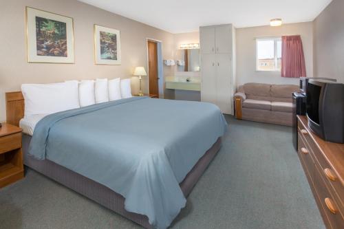 Redwood Inn Stop at Crescent City Travelodge to discover the wonders of Crescent City (CA). The hotel offers guests a range of services and amenities designed to provide comfort and convenience. Service-minded st