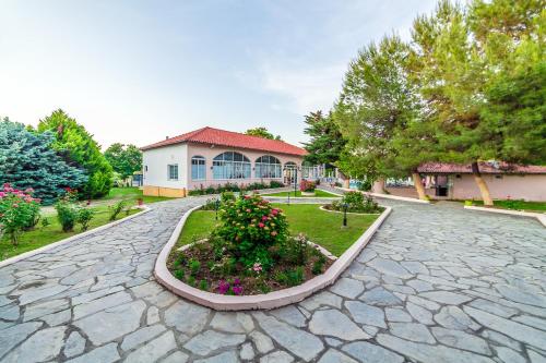 Sintrivanis Resort Beach. - image 14