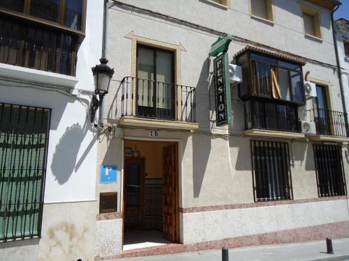  Hostal Los Claveles, Pension in Baena bei Zuheros