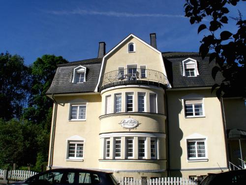 Park-Villa, Therme und Kurpark in Bad Steben, Deutschland