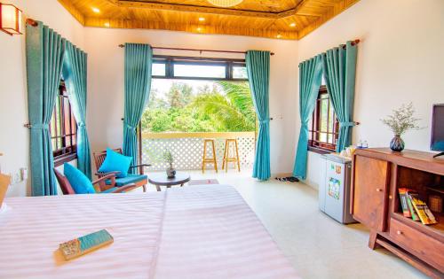 Suite with Garden View image 6