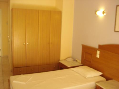 Hotel Cybele Pefki - image 9