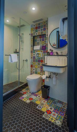 room detail thumbnail 2
