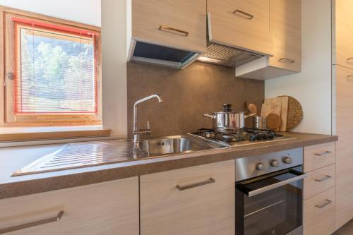 Kitchen, L'Atelier du Temps - Le matin clair in Valpelline