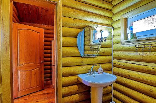 Guest house Tri medvedya - image 3