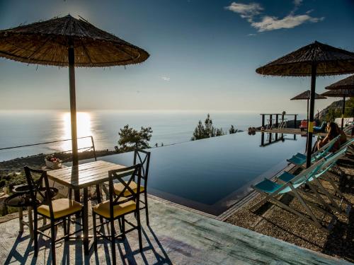 مطعم, Serenity Boutique Suites in ليفكادا