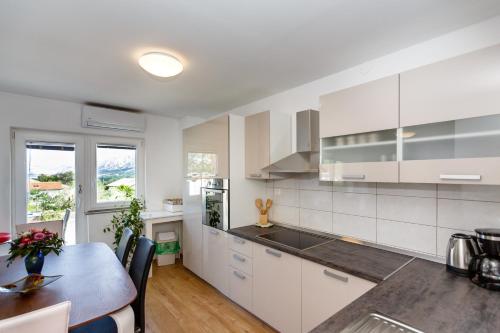 2 bedrooms, 3 beds