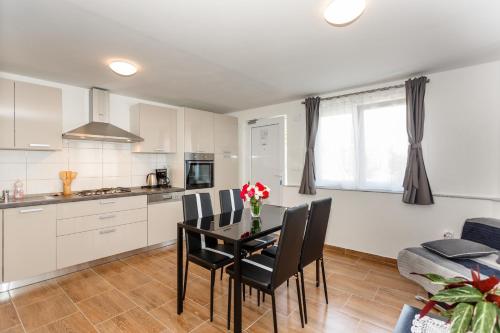 Apartmani Mihaela II - image 11