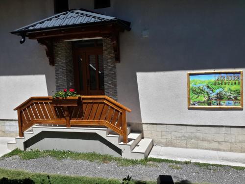  Lake House in Jezerce