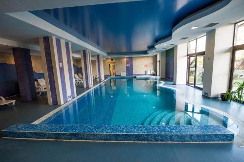 . Rhodopi Home Hotel Chepelare- Half Board & Wellness